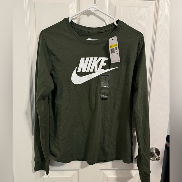 Nike Tops - NIKE PRINTED T-SHIRT SIZE SMALL
